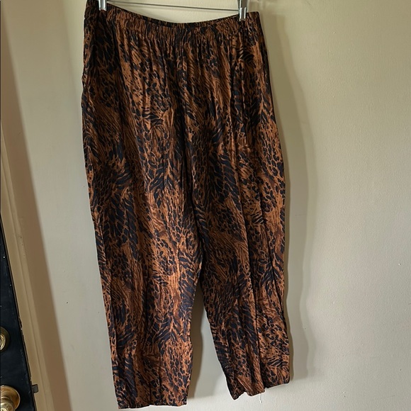 KSL Pants - Brown and Black Joggers with Relaxed Fit and Tapered Ankles